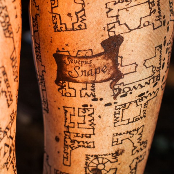 Zoom na legging com estampa do Mapa do Maroto!