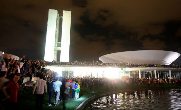 Manifestante tomam o Congresso Nacional em Brasília. (Foto: Pedro Ladeira)